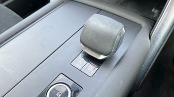 Land Rover Discovery 3.0 D300 S 5dr Auto With Heated Front Seats and Adaptive Cruise 