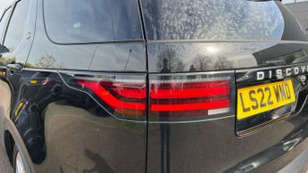 Land Rover Discovery 3.0 D300 S 5dr Auto With Heated Front Seats and Adaptive Cruise 