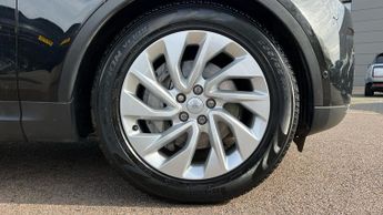 Land Rover Discovery 3.0 D300 S 5dr Auto With Heated Front Seats and Adaptive Cruise 