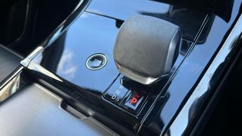 Land Rover Range Rover Sport 3.0 D300 SE 5dr Auto With Heated Seats and Fixed Panoramic Roof