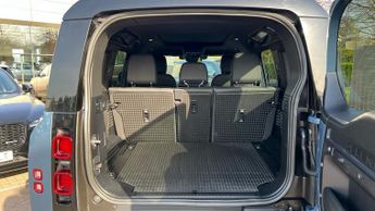Land Rover Defender 3.0 D250 X-Dynamic SE 110 5dr Auto With Heated Front Seats and S