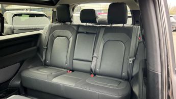Land Rover Defender 3.0 D250 X-Dynamic SE 90 3dr Auto With Heated Front Seats and 3D