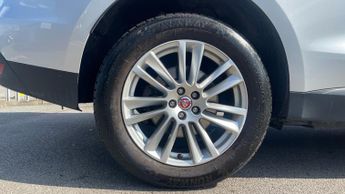 Jaguar F-PACE 2.0d Portfolio 5dr Auto AWD