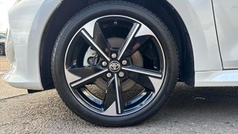Toyota Yaris 1.5 Hybrid 130 Premiere Edition 5dr Auto with Rear Camera  Heads