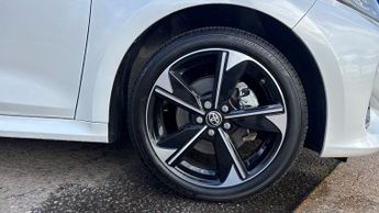 Toyota Yaris 1.5 Hybrid 130 Premiere Edition 5dr Auto with Rear Camera  Heads