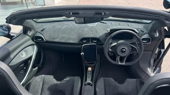 McLaren Artura 3.0T V6 7.4kWh Spider SSG 700PS