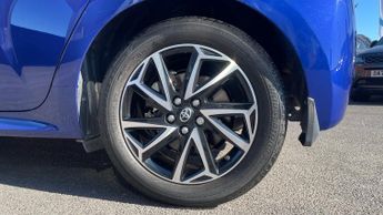 Toyota Yaris 1.5 Hybrid Design 5dr CVT