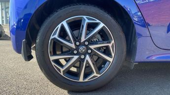 Toyota Yaris 1.5 Hybrid Design 5dr CVT