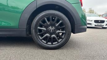 Mini Hatch 1.5 Cooper Classic Premium 5dr Auto