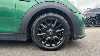 Mini Hatch 1.5 Cooper Classic Premium 5dr Auto
