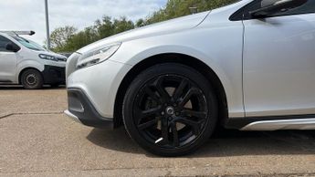 Volvo V40 Cross Country T3 Cross Country Pro Nav 5 Dr Auto with Leather  Nav Gloss Black