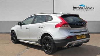 Volvo V40 Cross Country T3 Cross Country Pro Nav 5 Dr Auto with Leather  Nav Gloss Black
