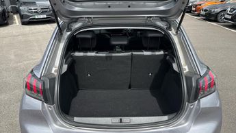 Peugeot 208 1.2 PureTech 100 Allure Premium + 5dr EAT8 (Rear Parking Camera)