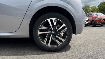 Peugeot 208 1.2 PureTech 100 Allure Premium + 5dr EAT8 (Rear Parking Camera)