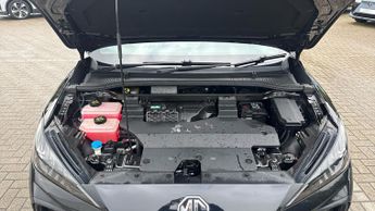 MG MG4 EV 150kW SE EV Long Range 64kWh 5dr Auto with 1 Owner  Adaptive Cru