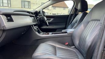 Jaguar XF 2.0i Portfolio Meridian Sound System