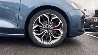 Ford Focus 1.0 EcoBoost mHEV ST-Line X 5dr Auto (Wireless Charger)(Front/Re