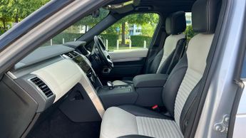 Land Rover Discovery 3.0 D300 R-Dynamic SE 5dr Auto With Heated Seats and Fixed Panor