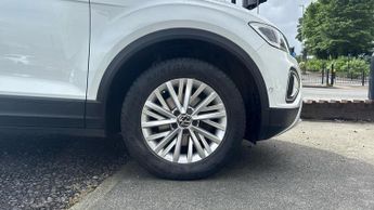 Volkswagen T Roc 1.5 TSI Life 5dr DSG (Navigation)(Park Assist)(Dual Zone Climate
