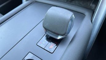 Land Rover Discovery 3.0 D250 R-Dynamic SE 5dr Auto With Heated Front Seats and Rear 