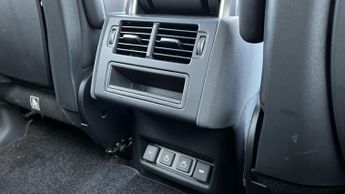 Land Rover Discovery 3.0 D250 R-Dynamic SE 5dr Auto With Heated Front Seats and Rear 