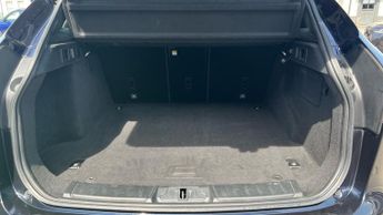 Jaguar F-PACE 2.0 Portfolio AWD - Sliding Pan Roof - Privacy - 20 Inch Alloy W