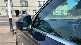 Jaguar F-PACE 2.0 Portfolio AWD - Sliding Pan Roof - Privacy - 20 Inch Alloy W