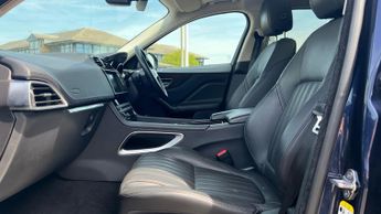 Jaguar F-PACE 2.0 Portfolio AWD - Sliding Pan Roof - Privacy - 20 Inch Alloy W