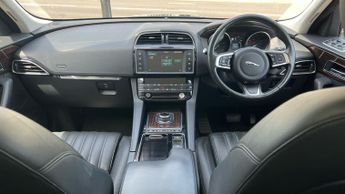 Jaguar F-PACE 2.0 Portfolio AWD - Sliding Pan Roof - Privacy - 20 Inch Alloy W