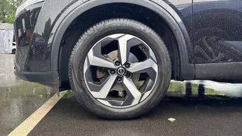 Nissan Qashqai 1.3 DiG-T MH 158 N-Connecta 5dr Xtronic (Panoramic Glass Roof)(3
