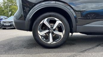 Nissan Qashqai 1.3 DiG-T MH 158 N-Connecta 5dr Xtronic (Panoramic Glass Roof)(3