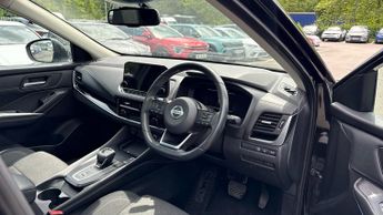 Nissan Qashqai 1.3 DiG-T MH 158 N-Connecta 5dr Xtronic (Panoramic Glass Roof)(3