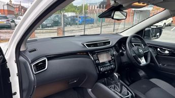 Nissan Qashqai 1.3 DiG-T 160 (157) N-Connecta 5dr DCT (Panoramic Glass Roof)(36