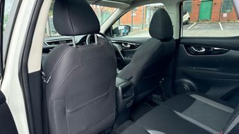 Nissan Qashqai 1.3 DiG-T 160 (157) N-Connecta 5dr DCT (Panoramic Glass Roof)(36