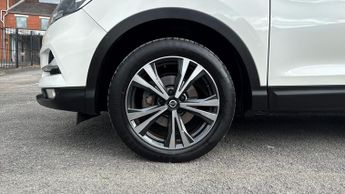 Nissan Qashqai 1.3 DiG-T 160 (157) N-Connecta 5dr DCT (Panoramic Glass Roof)(36