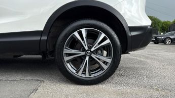 Nissan Qashqai 1.3 DiG-T 160 (157) N-Connecta 5dr DCT (Panoramic Glass Roof)(36