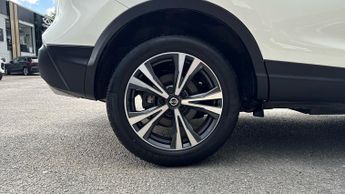 Nissan Qashqai 1.3 DiG-T 160 (157) N-Connecta 5dr DCT (Panoramic Glass Roof)(36