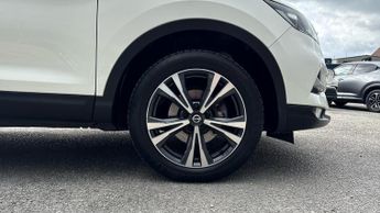 Nissan Qashqai 1.3 DiG-T 160 (157) N-Connecta 5dr DCT (Panoramic Glass Roof)(36