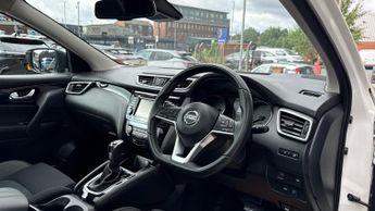 Nissan Qashqai 1.3 DiG-T 160 (157) N-Connecta 5dr DCT (Panoramic Glass Roof)(36