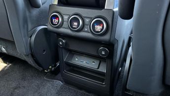 Land Rover Discovery 3.0 SD6 HSE Luxury 5dr Auto With Climate Seats and Sliding Panor
