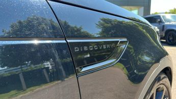 Land Rover Discovery 3.0 SD6 HSE Luxury 5dr Auto With Climate Seats and Sliding Panor