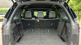 Land Rover Discovery 3.0 D300 Dynamic HSE 5dr Auto With Climate Front Seats and Towin