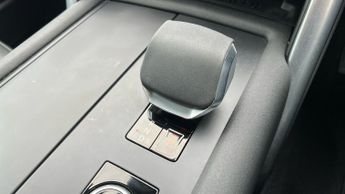Land Rover Discovery 3.0 D300 Dynamic HSE 5dr Auto With Climate Front Seats and Towin