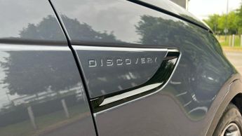 Land Rover Discovery 3.0 D300 Dynamic HSE 5dr Auto With Climate Front Seats and Towin