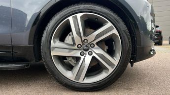 Land Rover Discovery 3.0 D300 Dynamic HSE 5dr Auto With Climate Front Seats and Towin