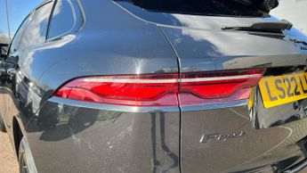Jaguar F-PACE 3.0 D300 R-Dynamic SE 5dr Auto AWD With Heated Seats and Cruise 