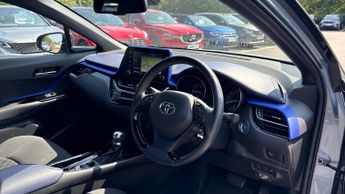 Toyota CHR 1.8 Hybrid Dynamic 5dr CVT (Front/Rear Parking Sensors)(Navigati