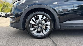 Vauxhall Grandland X 1.2 Turbo SRi Nav 5dr Auto (Front/Rear Parking Sensors)(Climate 