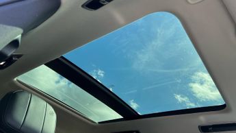 Land Rover Range Rover 3.0 D350 HSE 4dr Auto With Sliding Panoramic Roof and Head-up Di