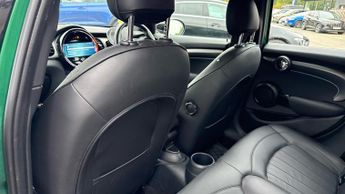 Mini Hatch 1.5 Cooper Exclusive Premium 5dr Auto (Rear Parking Sensors)(Hea